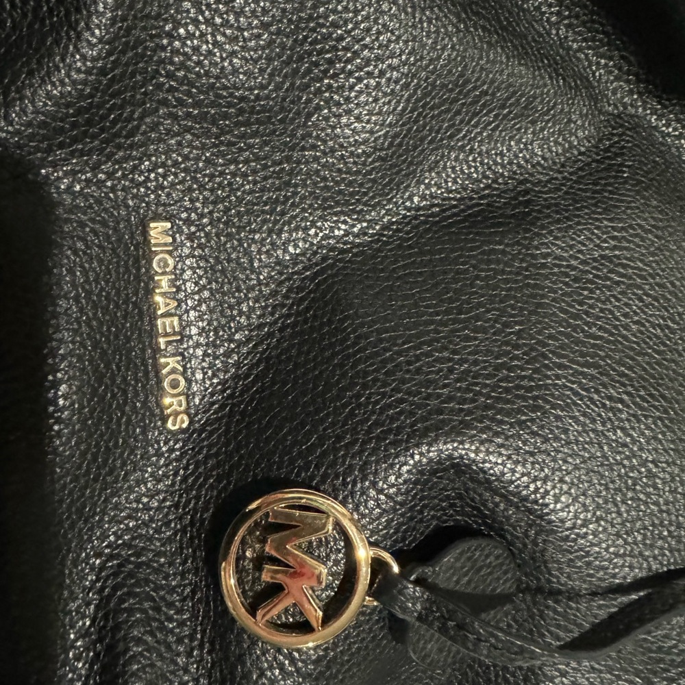 Michael Kors purse - Picture 2 of 7